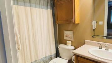 House, Multiple Beds, Patio, Ocean View (Beau Clair 123) | Bathroom | Towels