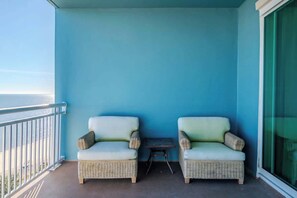 Apartment, Mehrere Betten, Poolzugang, Meerblick (Legacy Tower I 1101) | Terrasse/Patio