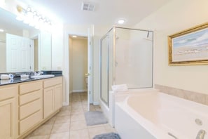 Condo, Multiple Beds, Pool Access, Ocean View (Legacy Tower I 1101) | Bathroom