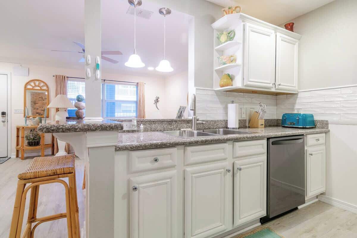 Condo, 1 Queen Bed, Hot Tub, Ocean View (Cypress Cove 103) | Private kitchen