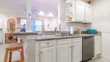 Condo, 1 Queen Bed, Hot Tub, Ocean View (Cypress Cove 103) | Private kitchen