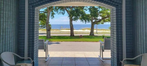 Cypress Cove 103 - Beautiful 1 Bedroom 1 Bath Beachfront Condo in Biloxi