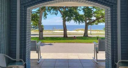 Cypress Cove 103 - Beautiful 1 Bedroom 1 Bath Beachfront Condo in Biloxi