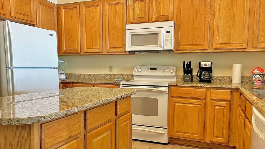 Beachview Condo in Legacy Tower 1-1004 - Fully Furnished 3 Bedroom 2 Bathroom