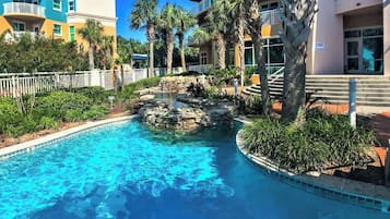 Una piscina cubierta