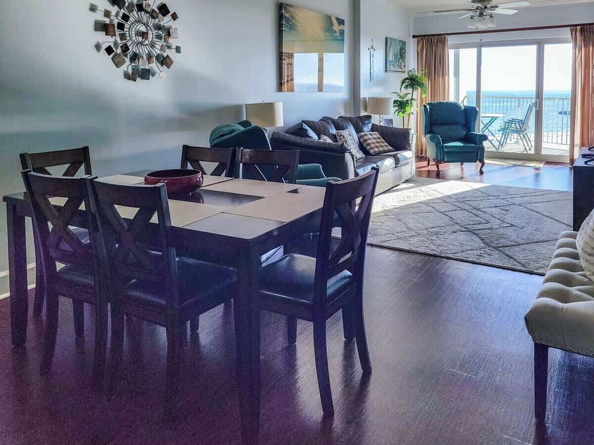 Condo, 2 camas Queen size, patio, vista al océano (Sea Breeze 0409) | Área de sala de estar