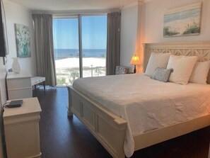 Leilighet, 2 queensize-senger, terrasse, havutsikt (Sea Breeze -409) | 2 soverom, individuelt dekorert, individuelt innredet og sengetøy