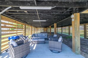 Terrace/patio - Brand New Home With Beach Views! Fully Furnished 3 Bedroom Home in Gulfport (Gulfport)