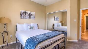 Biệt thự, nhiều giường, sân hiên, quang cảnh bãi biển (Legacy Villa 1702) | 2 phòng ngủ