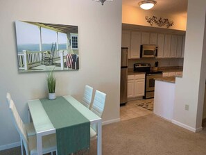 Apartment, 2 Queen-Betten, Whirlpool, Meerblick (Legacy Tower II 1204) | Speisen