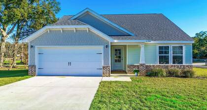 Brand New, Fully Furnished 3 Bedroom, 3 Bathroom Home in Ocean Springs!