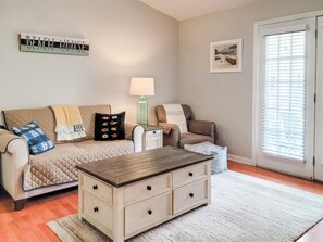 Condo, Multiple Beds, Patio, Ocean View (Harbor Landing F15) | Living area