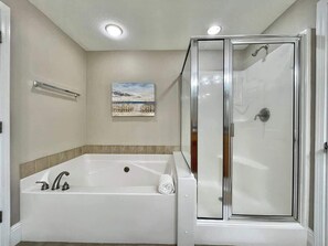 Condo, Multiple Beds, Pool Access, Ocean View (Legacy Tower II 0309) | Bathroom | Towels