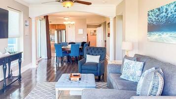 Condo, Multiple Beds, Pool Access, Ocean View (Legacy Tower II 0309) | Living area