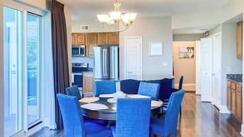 Condo, Multiple Beds, Pool Access, Ocean View (Legacy Tower II 0309) | Dining