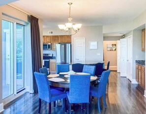 Condo, Multiple Beds, Pool Access, Ocean View (Legacy Tower II 0309) | Dining