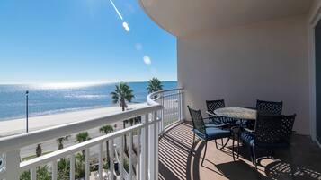 Condo, Multiple Beds, Hot Tub, Ocean View (Legacy Tower 2 -404) | Outdoor dining