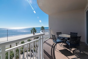 Leilighet, flere senger, spabadekar, havutsikt (Legacy Tower 2 -404) | Utendørsservering