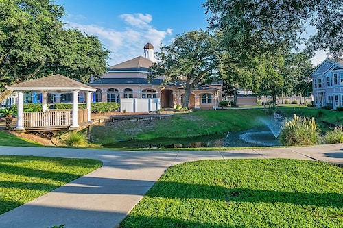 Legacy Villa 1405- 2 Bedroom 2 Bath With Garage - in Beachside Neighborhood