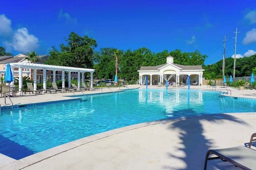 Legacy Villa 602 - 3 Bedroom 2 Bath Condo - Quiet Beachside Neighborhood