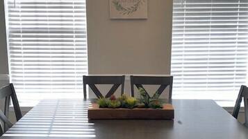 Vila, Beberapa Tempat Tidur, patio, pemandangan pantai (Legacy Villa 602) | Tempat makan