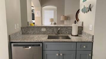 Biệt thự, nhiều giường, sân hiên, quang cảnh bãi biển (Legacy Villa 602) | Bếp riêng