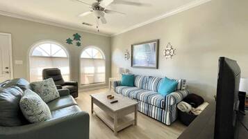 House, Multiple Beds, Patio, Ocean View (Beau Clair 148) | Living area