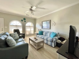 Casa, varias camas, patio, vistas al mar (Beau Clair 148) | Zona de estar