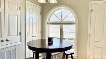 House, Multiple Beds, Patio, Ocean View (Beau Clair 148) | Dining