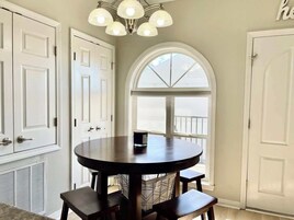Casa, varias camas, patio, vistas al mar (Beau Clair 148) | Restauración
