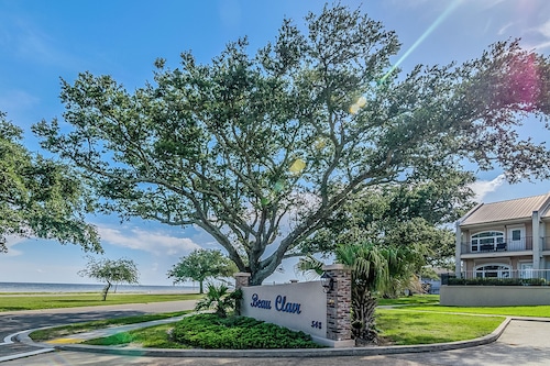 148 Beau Clair - Beachside Townhome With Pool in Long Beach