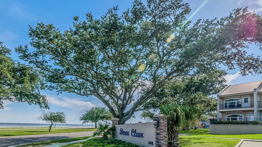 148 Beau Clair - Beachside Townhome With Pool in Long Beach