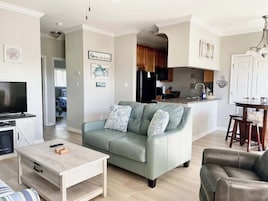 Casa, varias camas, patio, vistas al mar (Beau Clair 148) | Zona de estar