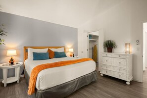 Desk, iron/ironing board, WiFi, bed sheets