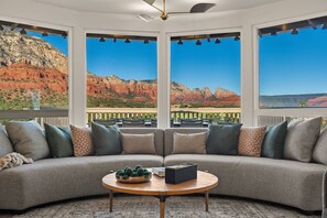 TV, peis og bordtennis