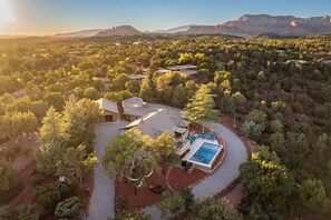 Exterior - Sedona`s #1 Pool, 5 Bedrms, VIEWS, Life-size Games (Sedona)