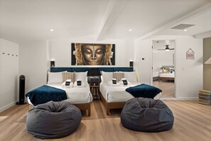 5 bedrooms, desk, iron/ironing board, travel crib - Sedona`s #1 Pool, 5 Bedrms, VIEWS, Life-size Games (Sedona)