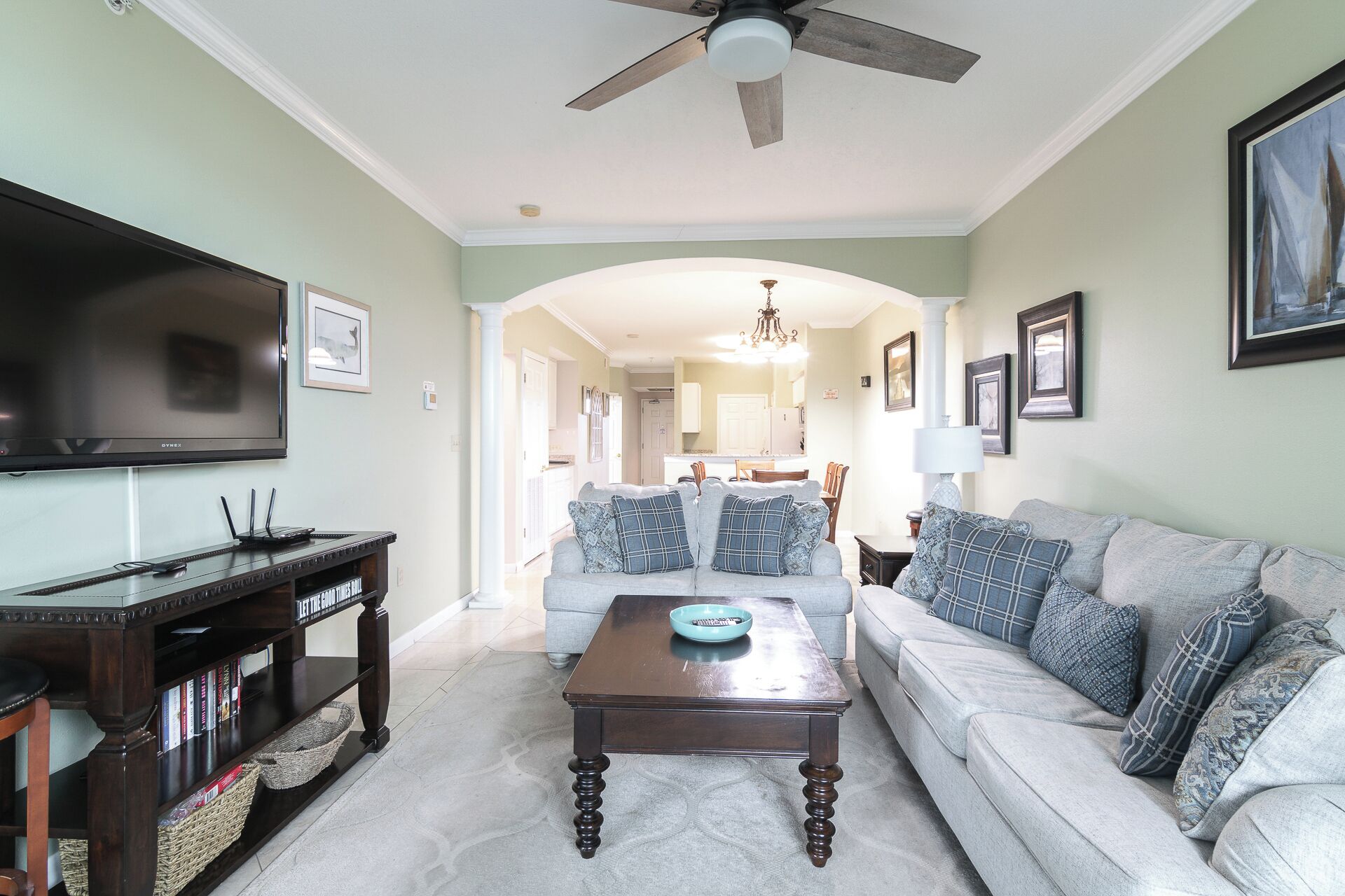 콘도, 침대(여러 개), 수영장 이용, 바다 전망 (Legacy Tower 1 -303) | 거실 공간