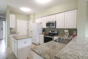 Appart'hôtel, plusieurs lits, accès piscine, vue océan (Legacy Tower I 0303) | Cuisine privée