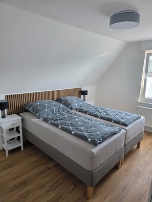 1 Schlafzimmer, Reisekinderbett, kostenloses WLAN, Bettwäsche