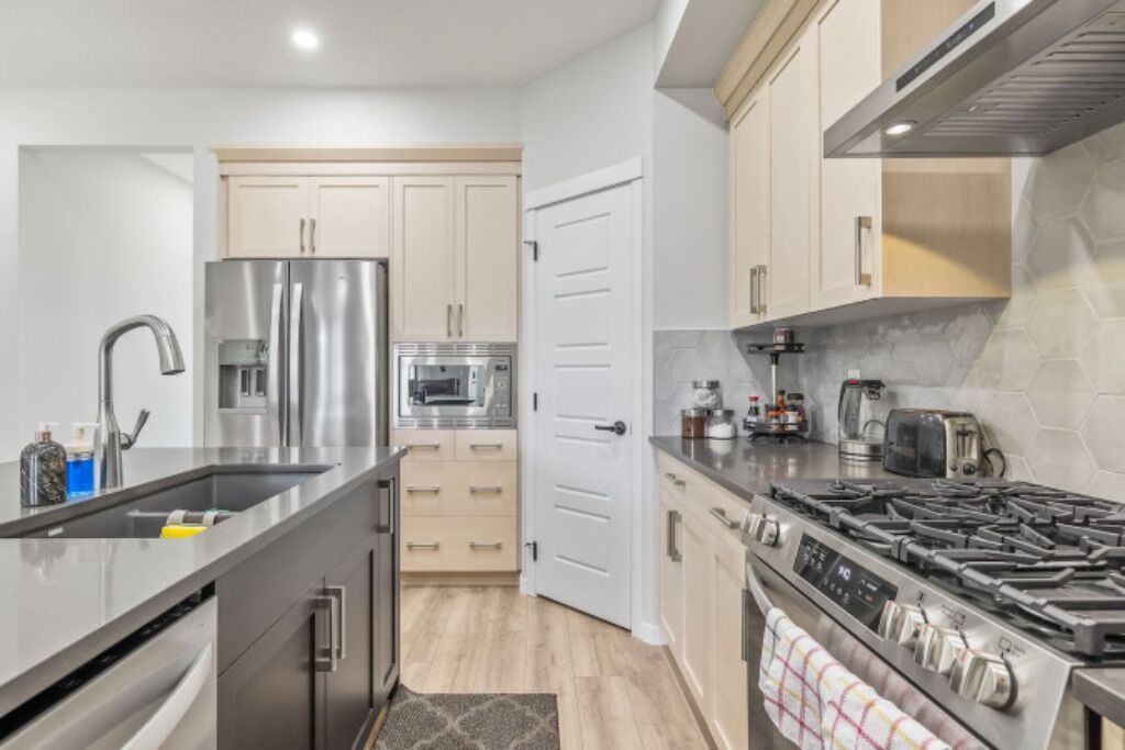 Refrigerador, microondas, horno, placa de cocina