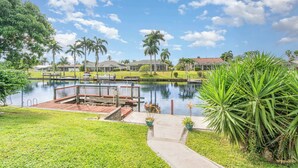 Property grounds - Sunshine Vibes • Pool, Hot Tub & Kayaks (Cape Coral)