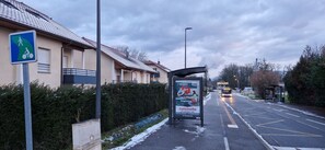 Property grounds - Magnificent apartment 5 minutes from CERN and Geneva. (Prévessin-Moëns)