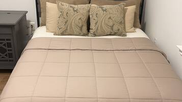 5 Schlafzimmer, Schreibtisch, BĂŒgeleisen/BĂŒgelbrett, Reisekinderbett