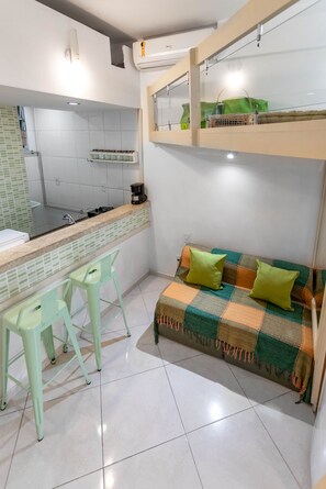 Room (A923 (Zona2)) | Living area - 1 Minuto Da Praia De Copacabana | A923 (Rio de Janeiro)