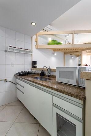 Room (A923 (Zona2)) | Private kitchen - 1 Minuto Da Praia De Copacabana | A923 (Rio de Janeiro)