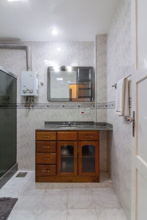 Bathroom - 5 Minutos Da Praia De Copacabana | Bi404 (Rio de Janeiro)