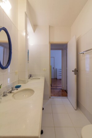 Bathroom - 7 Minutos Da Praia De Copacabana | Br402 (Rio de Janeiro)