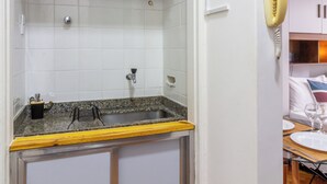 A bathroom with a sink, a mirror, and a telephone. - 5Min Da Praia De Copacabana | Br902 (Rio de Janeiro)