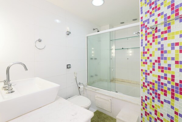 Bathroom - Excelente Em Ipanema |Ambiente Familiar| Bt101 (Rio de Janeiro)